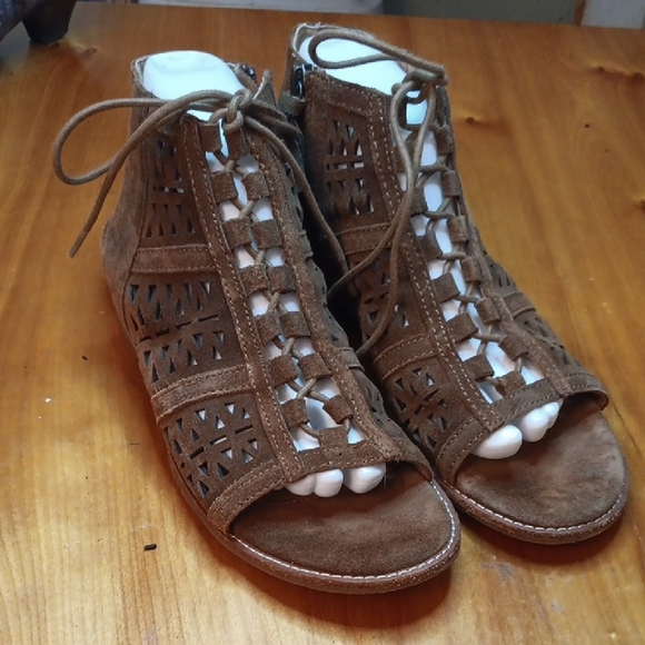 Sofft Brown Suede Lace-Up Sandals Size 8.5 - Picture 1 of 10